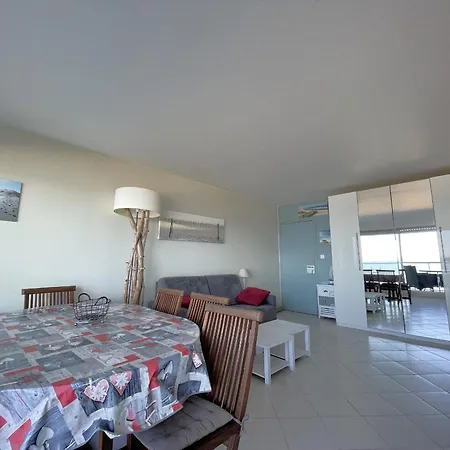 Apartment T2 Proche Centre Avec Terrasse Et Parking Sous-terrain